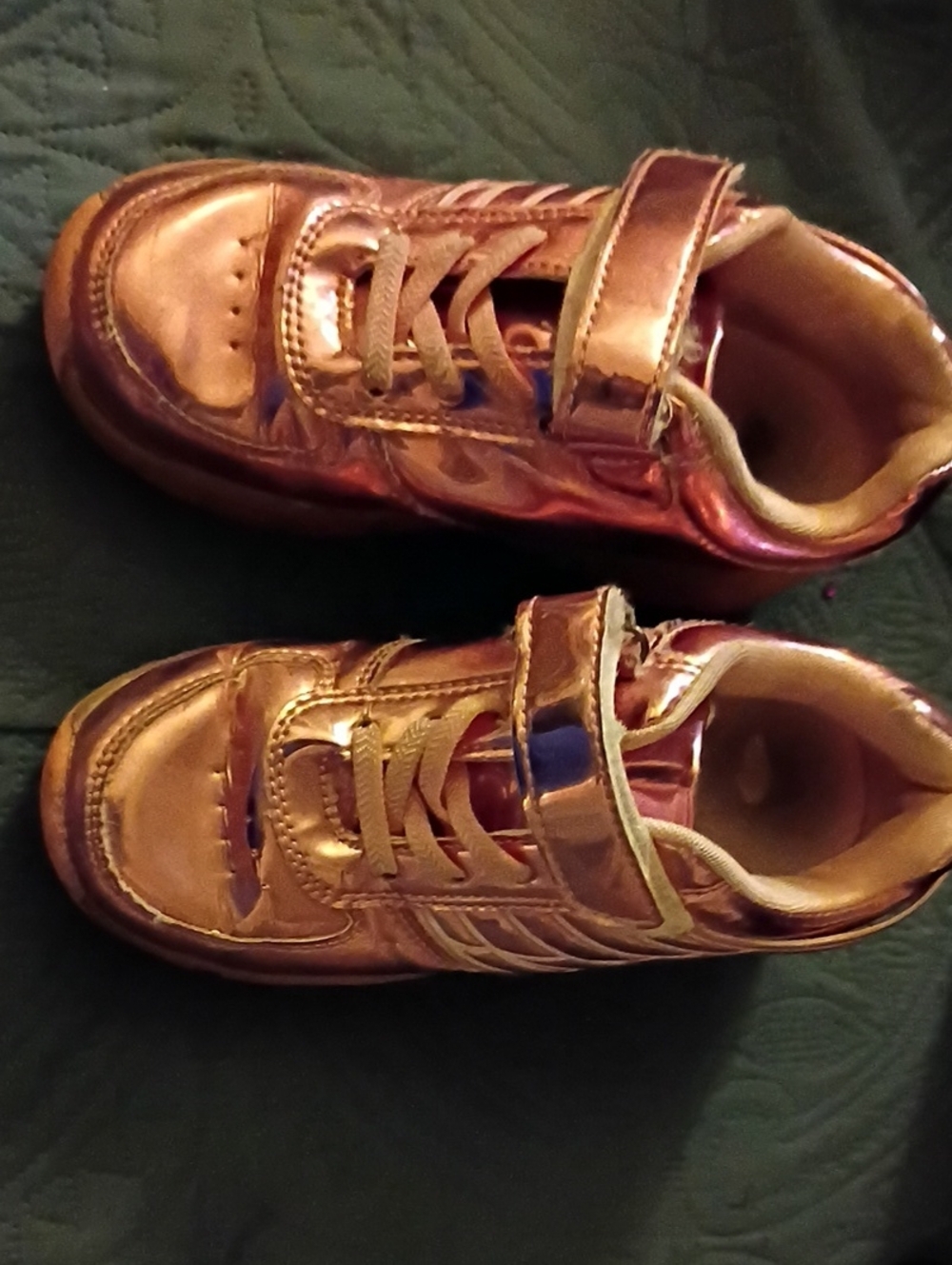 Kids Metallic Rose Sneakers with Hook-and-Loop Strap And Heelys Kind Pop Wheels